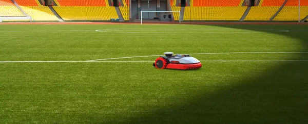 Kress Mähroboter auf dem Rasen eines Stadions