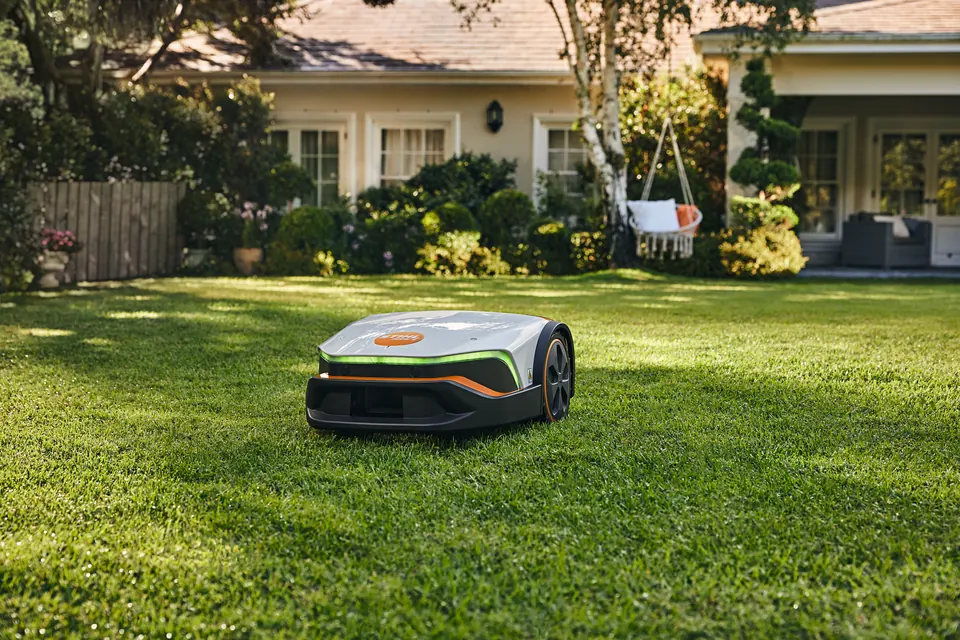STIHL iMOW im Garten